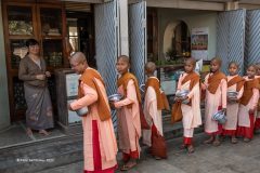 Digital-PhotoTravel_Peter-McCloskey_England_Waiting-for-Lunch_
