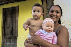 Digital-PhotoTravel_Richard-Speirs_England_Brazilian-Family_FIAP-Bronze-Medal